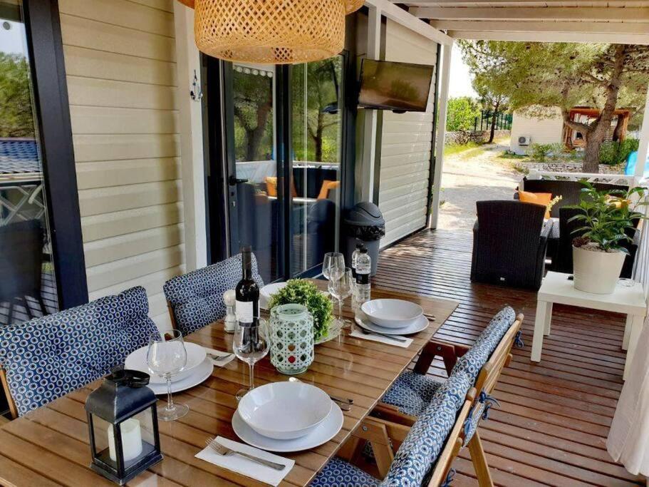 Mobilheim Andrea Wunderschoene Ferienwohnung Direkt Am Meer Jezera Luaran gambar